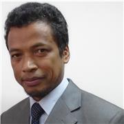 Professeur de physique avec 15 ans d'experience aussi bien en enseignement superieur qu'en enseignement secondaire